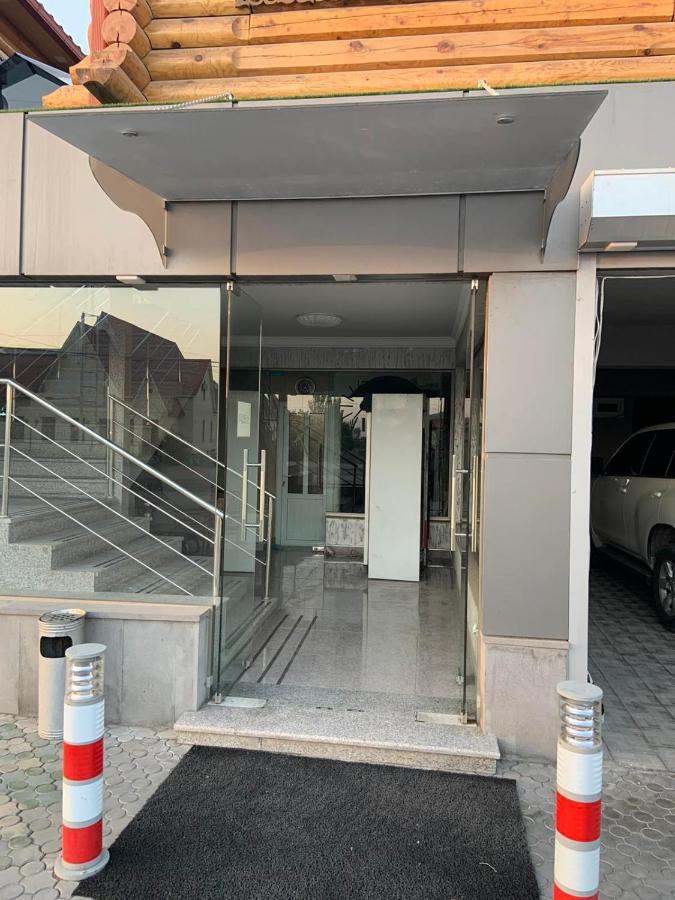Tnak Hotel Yerevan Exterior foto