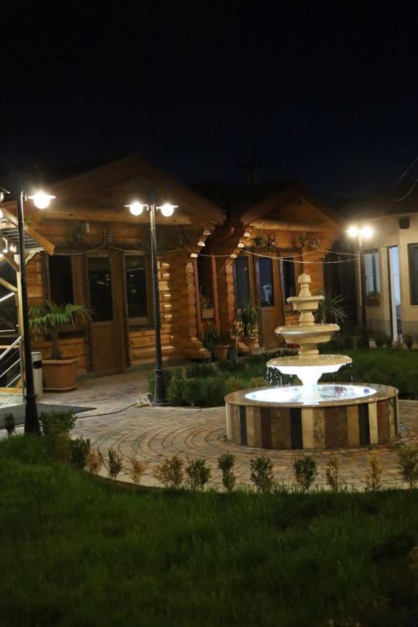 Tnak Hotel Yerevan Exterior foto