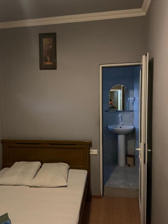 Tnak Hotel Yerevan Exterior foto